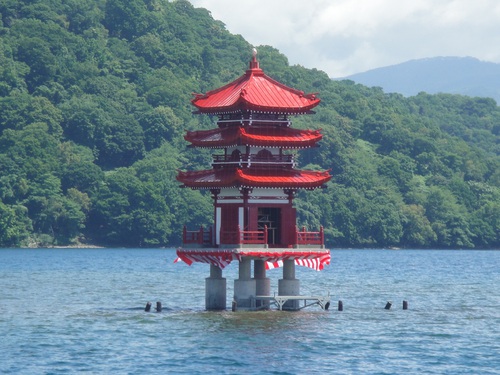 中島三重の塔