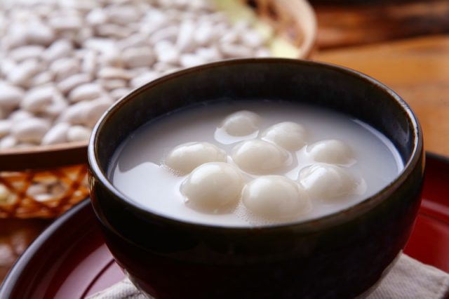 White oshiruko ( sweet beans soup and small rice cake)<br />
